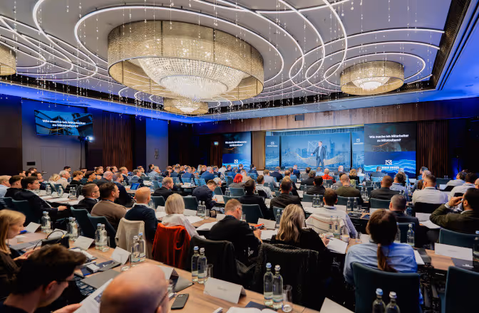 Kongress mit voll besetztem Saal